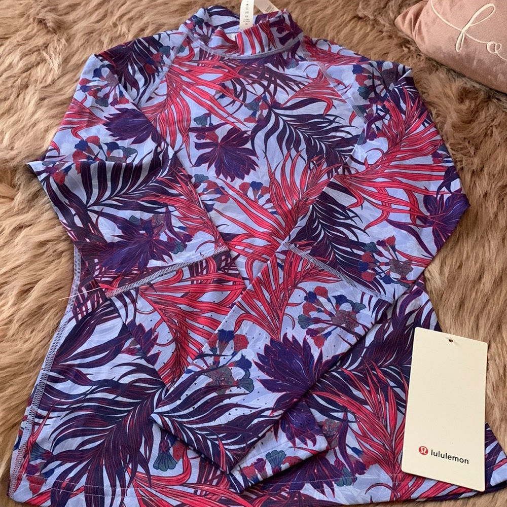 Lululemon coastline rash Guard
